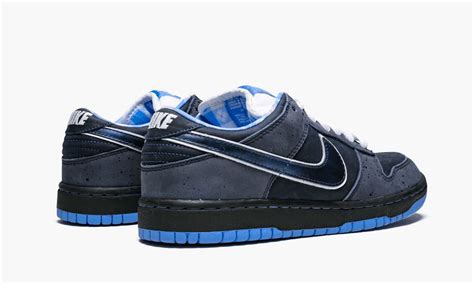 nike blue lobster dunk low.